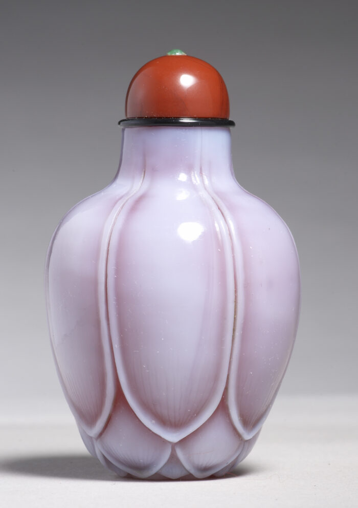 芙蕖蓓蕾鼻煙壺