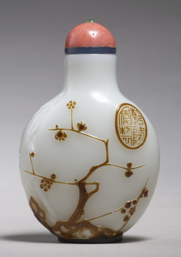 揚州工梅結紅實鼻煙壺