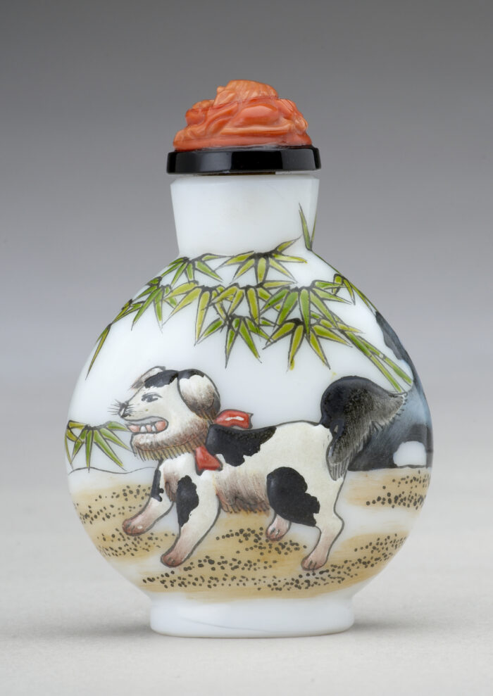 獅子犬鼻煙壺