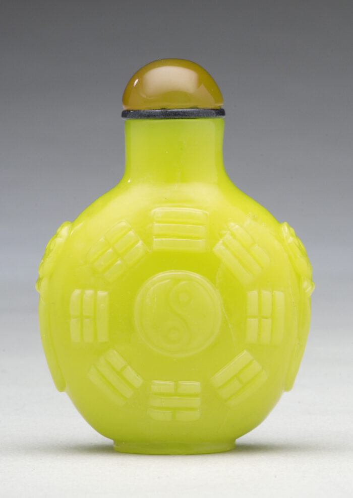 中天八卦鼻煙壺